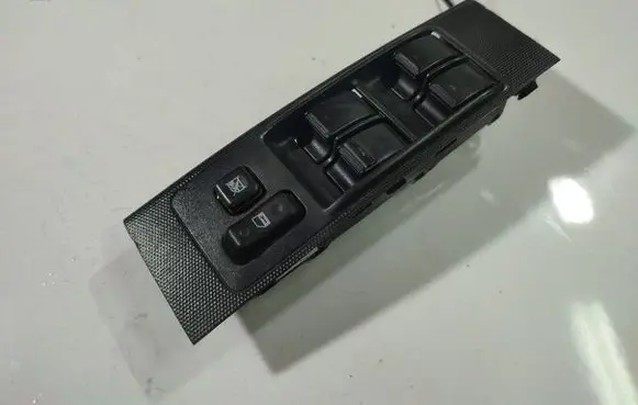 Toyota Corolla Verso AR10 Electric window control switch 848200F030