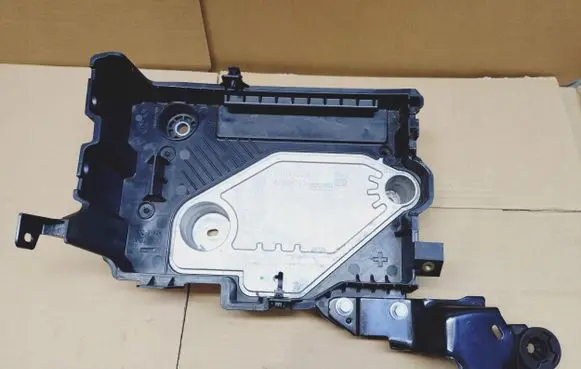 Battery box tray