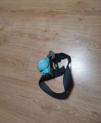 Nissan Note (E11) Rear seatbelt 88845 9U05A 045520