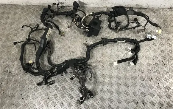 Toyota Corolla Verso AR10 Engine installation wiring loom 821210F130 8281705240