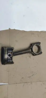 Volkswagen Golf V Piston with connecting rod