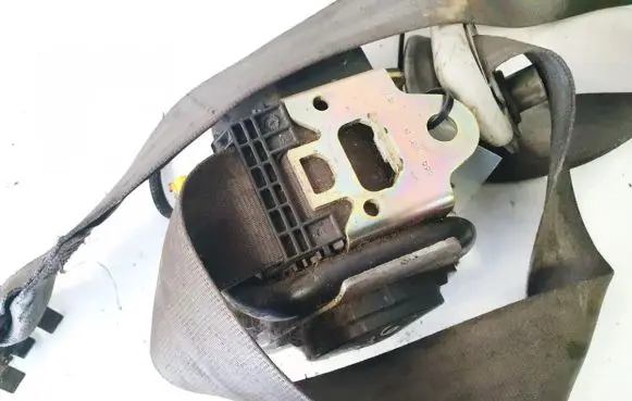 Volkswagen Golf IV Front seatbelt 560771900 1j4857706aa