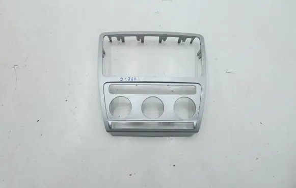 Skoda Octavia Mk2 (1Z) Radio/GPS head unit trim 1Z0858069J