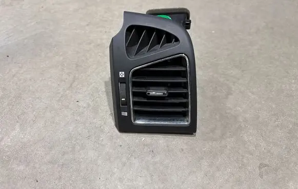 Chevrolet Captiva Dashboard side air vent grill/cover trim 96962075