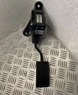 Honda CR-V Accelerator throttle pedal 31309J17