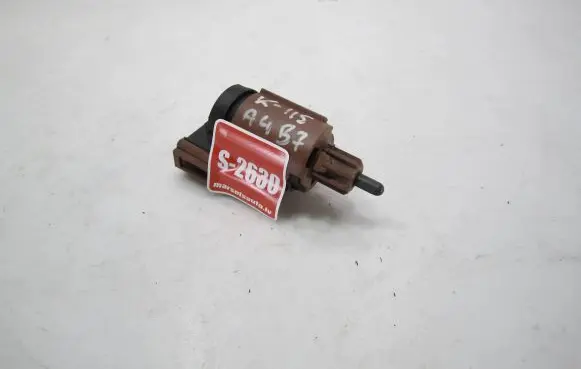 Audi A4 S4 B7 8E 8H Brake pedal sensor switch 3B0945511 19322006 0662