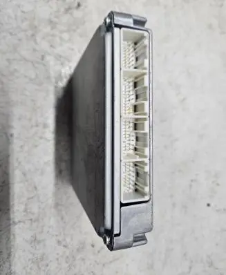 Toyota Avensis T250 Engine control unit/module 8966105860 MB2750009402