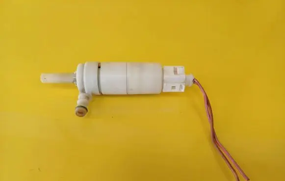 Mercedes-Benz E W210 Headlight washer pump A0345455328