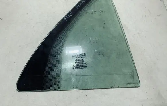 Rear vent window glass