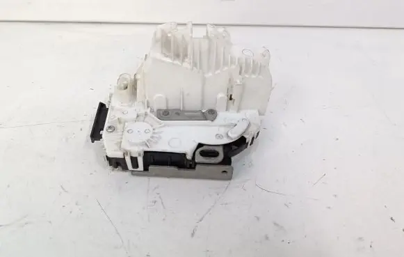 Chrysler Town & Country V Front door lock P04589694AD
