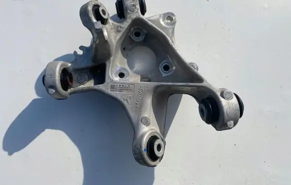Tesla Model 3 Rear wheel hub spindle/knuckle 104441600F 1044416