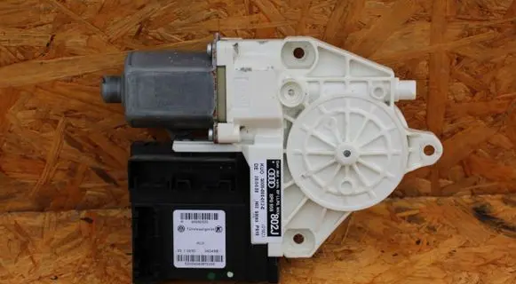 Audi A3 S3 8P Rear door window regulator motor 8P0959802J