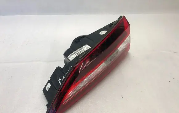 Opel Grandland X Tailgate rear/tail lights YP00016580