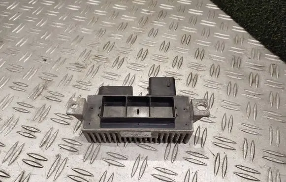 Renault Master III Glow plug pre-heat relay 271206395R
