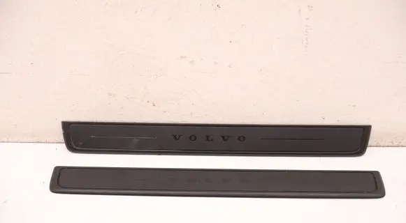 Volvo XC40 sill trim set (inner) 31484191