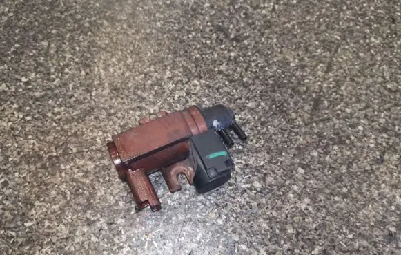 Volvo V50 Turbo solenoid valve 6G9Q9E882CA