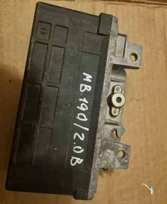 Mercedes-Benz 190 W201 Engine control unit/module 64722675 0265101018