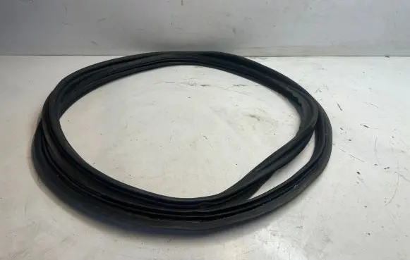 Mercedes-Benz GLS X166 Trunk rubber seal (body) A1667400278