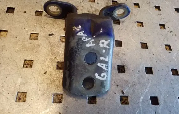 Nissan Almera N16 Rear door lower hinge