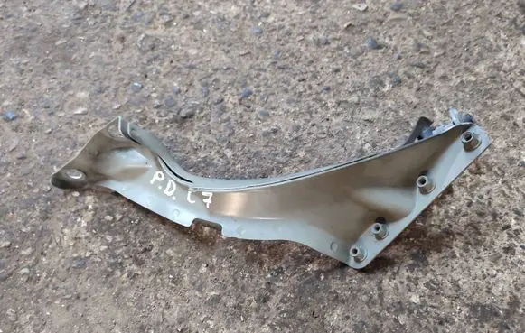 Audi A6 C7 Fender mounting bracket 4G0821136A