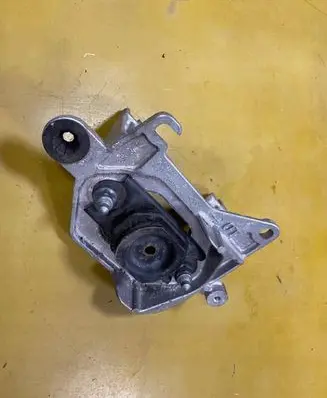 Renault Megane IV Engine mount vacuum valve 112202558R 112221641R