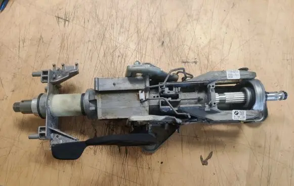 BMW 5 F10 F11 Steering wheel axle 6795345