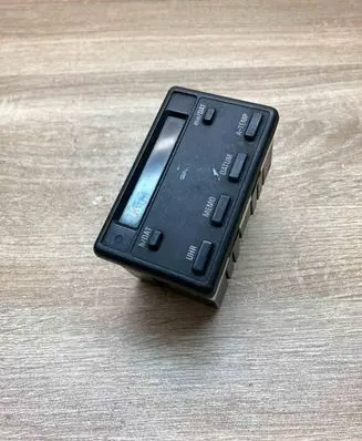 BMW 5 E34 Clock 1374288 WithPlug