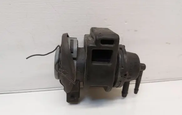Nissan Juke I F15 Turbo solenoid valve