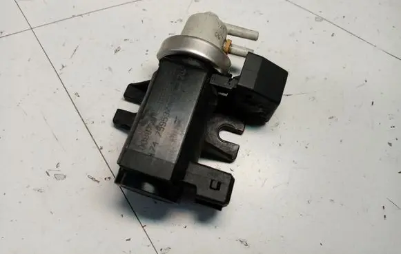 BMW 7 F01 F02 F03 F04 Valve vacuum 11747595374 11747626350 11747548706