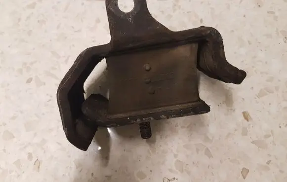 Nissan Navara D22 Engine mount bracket 112202S710