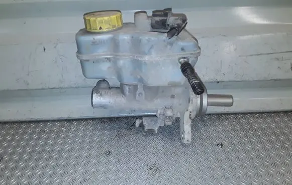 Skoda Rapid (NH) Master brake cylinder 6R0611301A