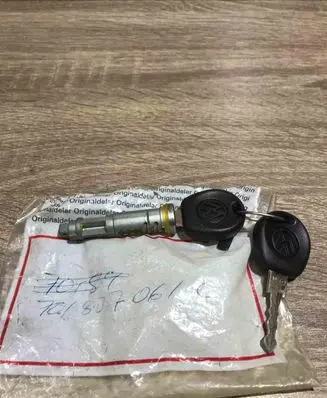 Volkswagen Golf II Ignition key/card 701807061C