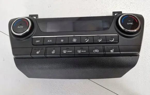 Hyundai Tucson TL Interior fan control switch 