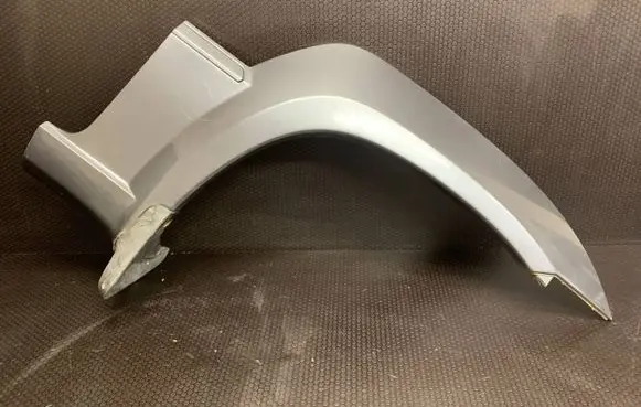 Fender trim (molding)