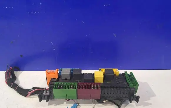 Mercedes-Benz GL X166 Fuse box set A1669063901