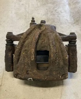 Toyota Avensis T250 Front brake caliper