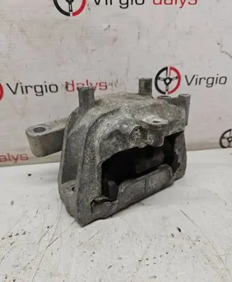Volkswagen PASSAT B7 Engine mount bracket HM3045M02