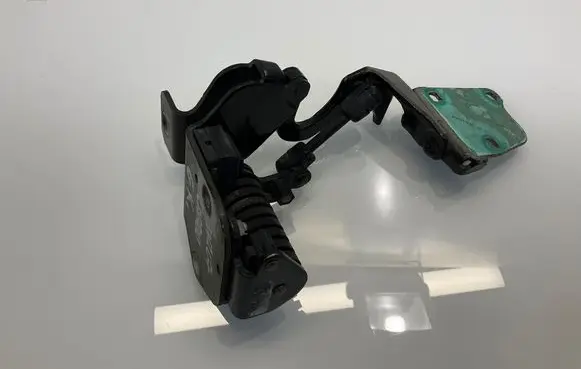 Mercedes-Benz E C207 W207 Tailgate/trunk/boot hinge A2077500323 2077500323