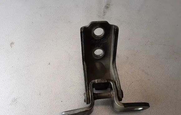 Hyundai Santa Fe Front door upper hinge