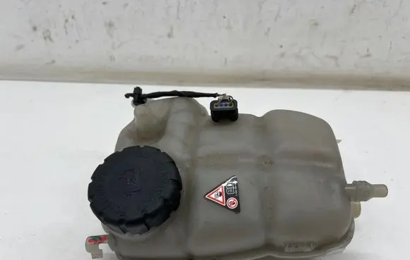 Mercedes-Benz CLA C118 X118 Coolant expansion tank/reservoir A2475000049
