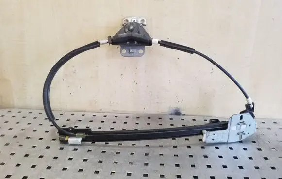 Rear door manual window regulator