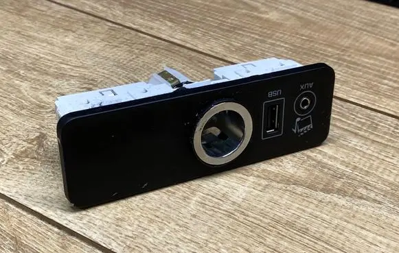 Land Rover Range Rover Sport L494 USB socket connector CPLA19C166CB AYSPA 13112191902X