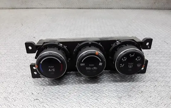 Suzuki Liana Climate control unit 3951059J30