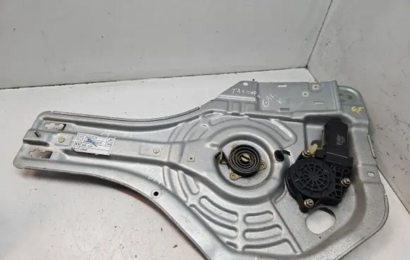 Hyundai Tucson JM Rear door window regulator with motor 834702E010