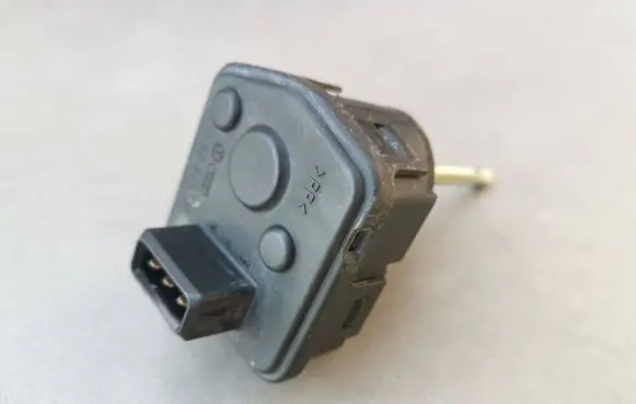 Audi A6 S6 C4 4A Headlight level adjustment motor 4A0941295