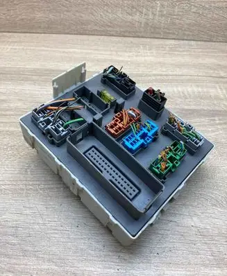 Ford Focus Fuse module 518273404