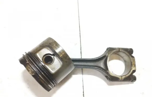 Volkswagen Jetta II Piston with connecting rod 028b