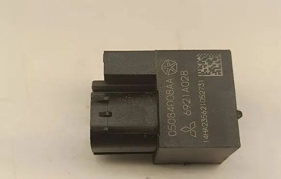 Chrysler Pacifica Airbag deployment crash/impact sensor 05084008AA 6921A028