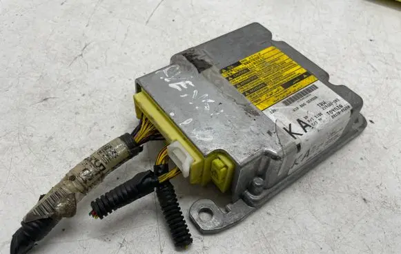 Toyota Avensis T270 Airbag control unit/module 8917005250