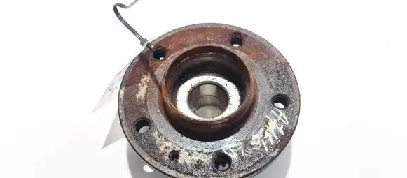 Rear wheel hub